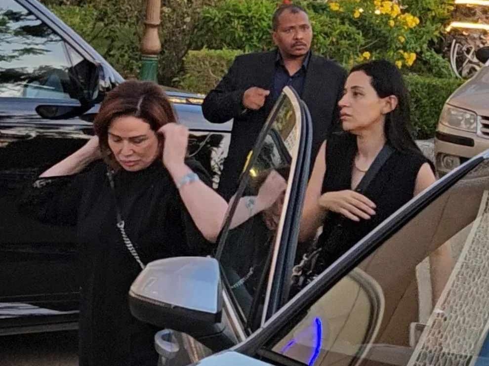 رحلته مع المرض.. نجوم الفن في عزاء المنتج وليد مصطفى زوج كارول سماحة